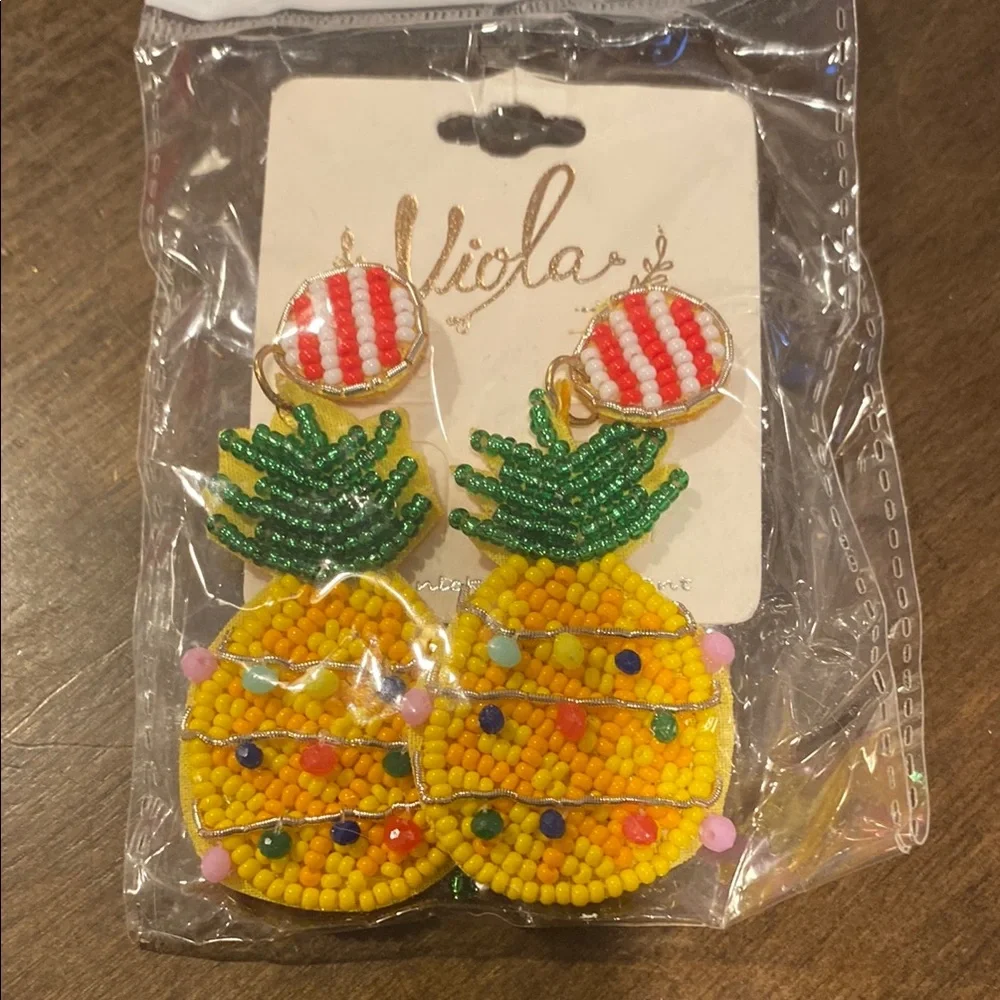 Viola Beaded Pineapple Earrings - Picture 1 of 2